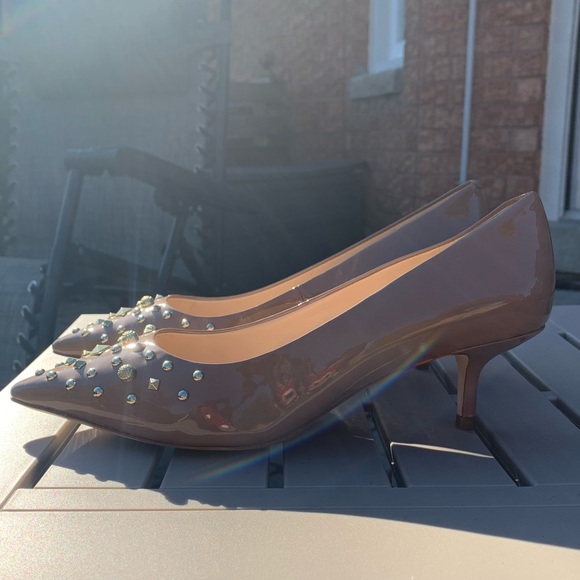 Shoes - Picture 6 of 8